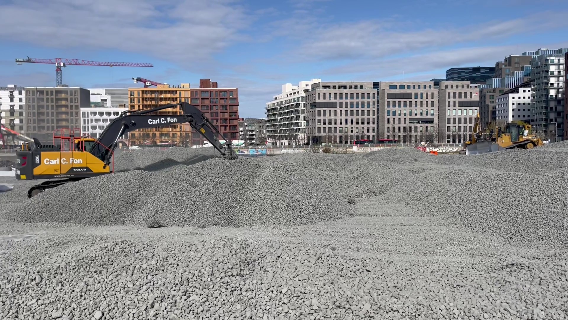 Maskinentreprenør Carl C Fon bistår NCC med utlegging av Glasopor