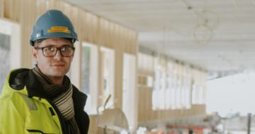 Det er flere materialvalg som gjør at Namdalseids nye skole blir et moderne miljøbygg på alle måter. Ny pelemetode med Glasopor reduserte også byggetiden.